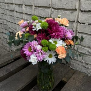 Cam Vazoda Mevsim Çiçekleri